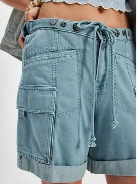 NEW Free People Light Blue Cargo Shorts. Super Cute, Trendy Shorts! size XL
